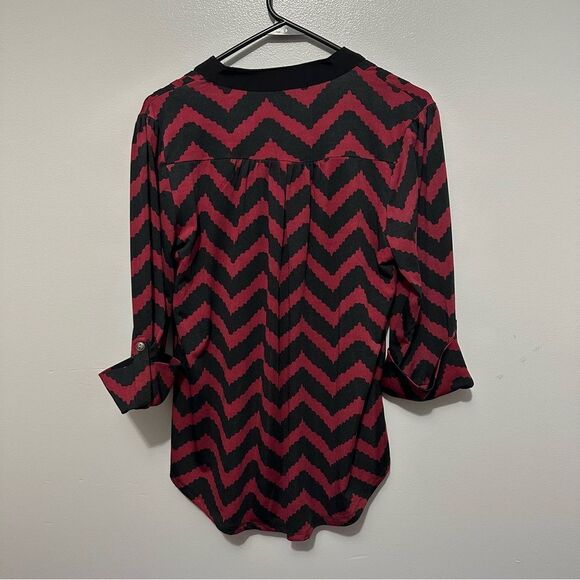 New directions, Garnet and black Chevron top Size M - Picture 3 of 7
